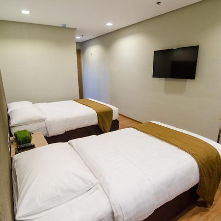 Madison Hotel Phl Iloilo City Ngoại thất bức ảnh
