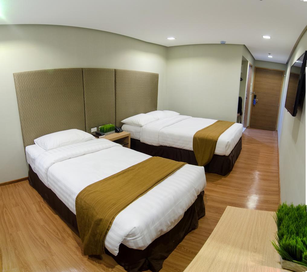 Madison Hotel Phl Iloilo City Ngoại thất bức ảnh